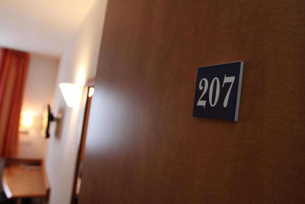 Brit Hotel Confort Villeneuve Sur Lot Bias  Rom bilde