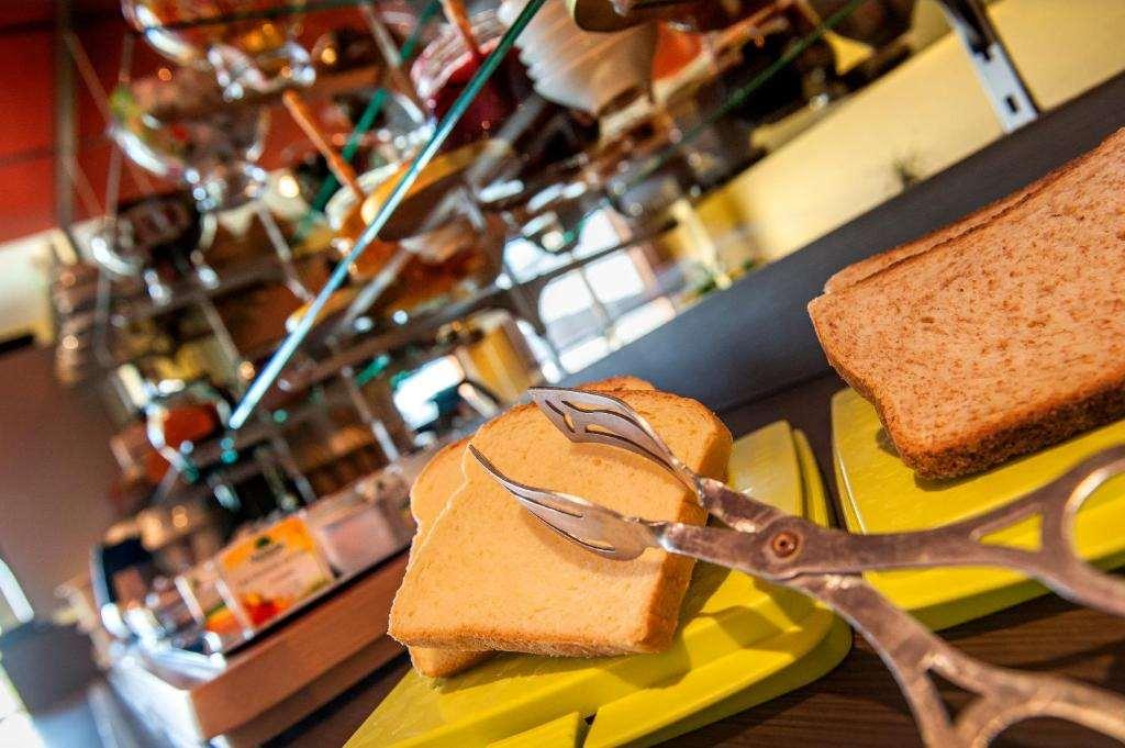 Brit Hotel Confort Villeneuve Sur Lot Bias  Restaurant bilde