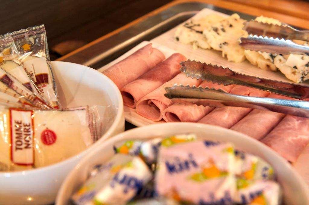 Brit Hotel Confort Villeneuve Sur Lot Bias  Restaurant bilde